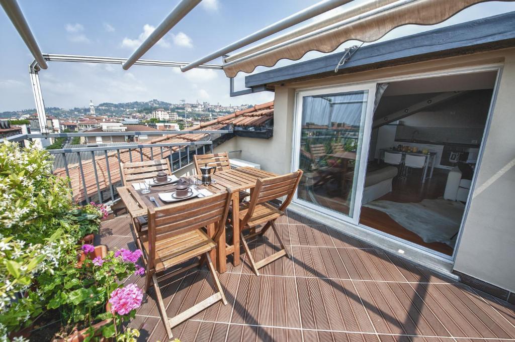 Cute & Cozy Terrace Apartment แบร์กาโม ห้อง รูปภาพ