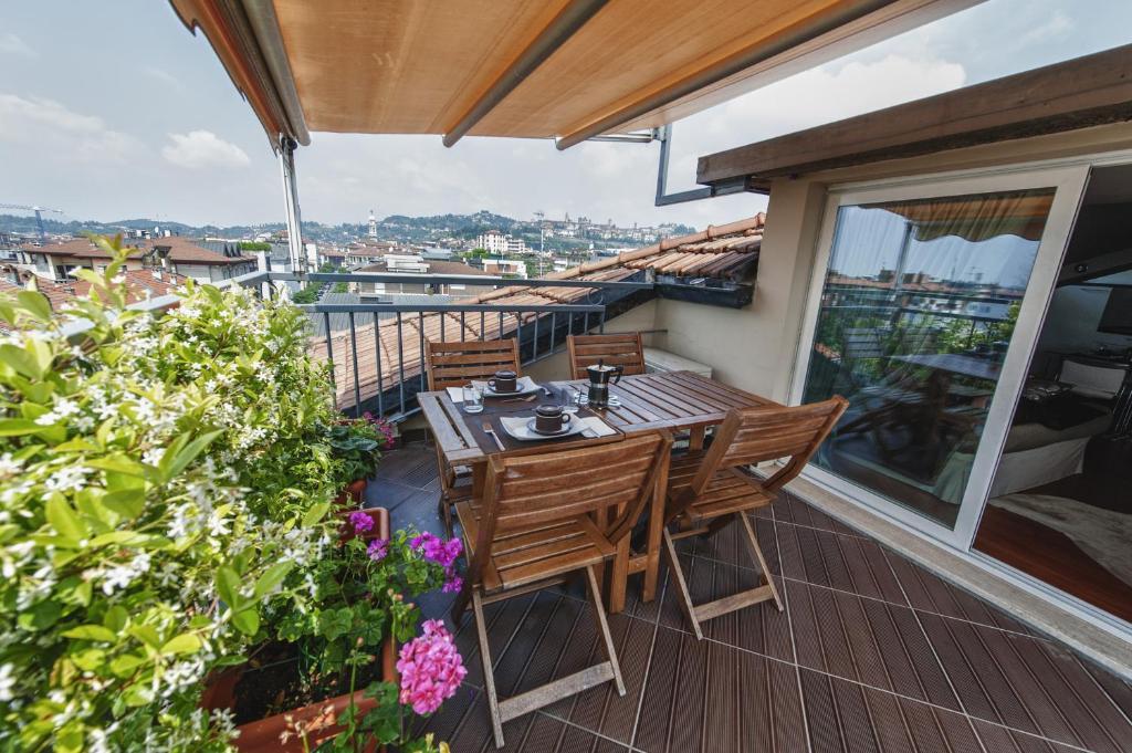 Cute & Cozy Terrace Apartment แบร์กาโม ห้อง รูปภาพ